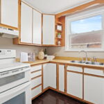 494 Adelaide Ave West, Kitchen