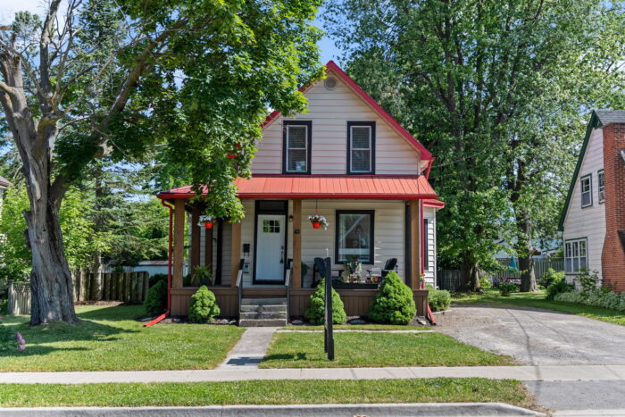 43 Elgin Street Lindsay House for Sale Front