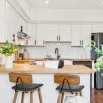 Kitchen with extended breakfast bar