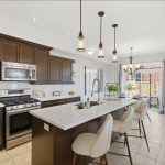 Kitchen with breakfast bar